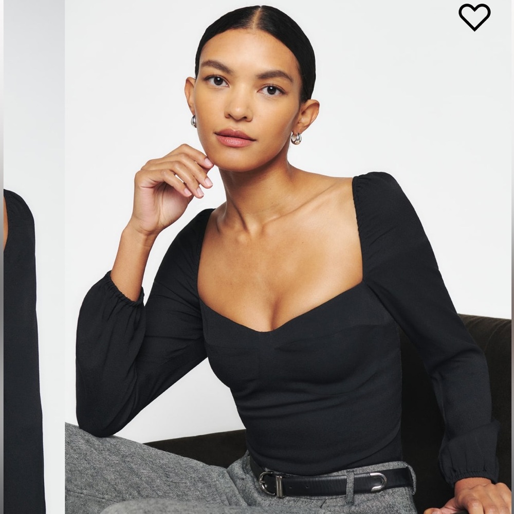 Reformation fitted Black Top 🖤 size 8 (fits like a XS/S)